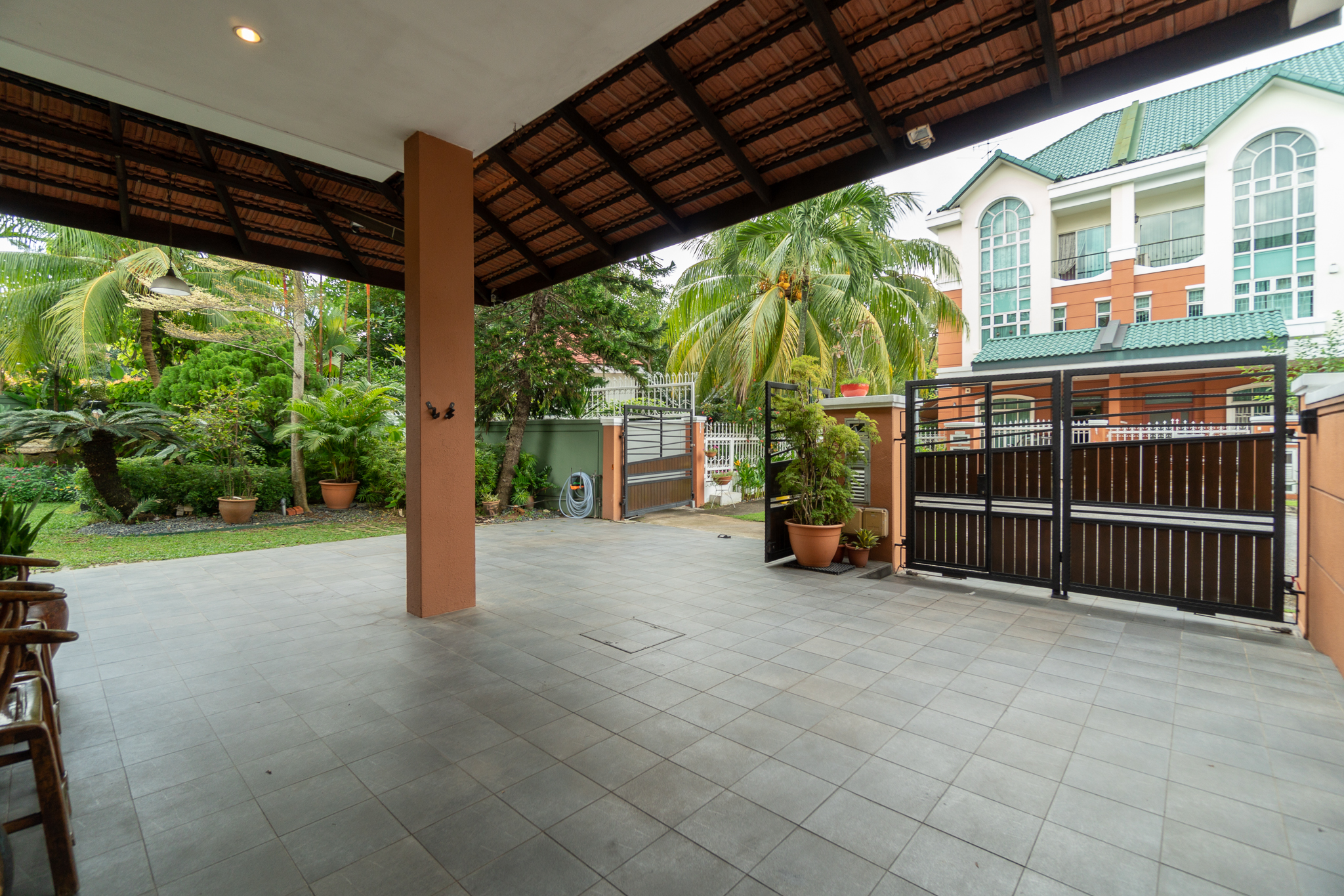 Selling Singapore