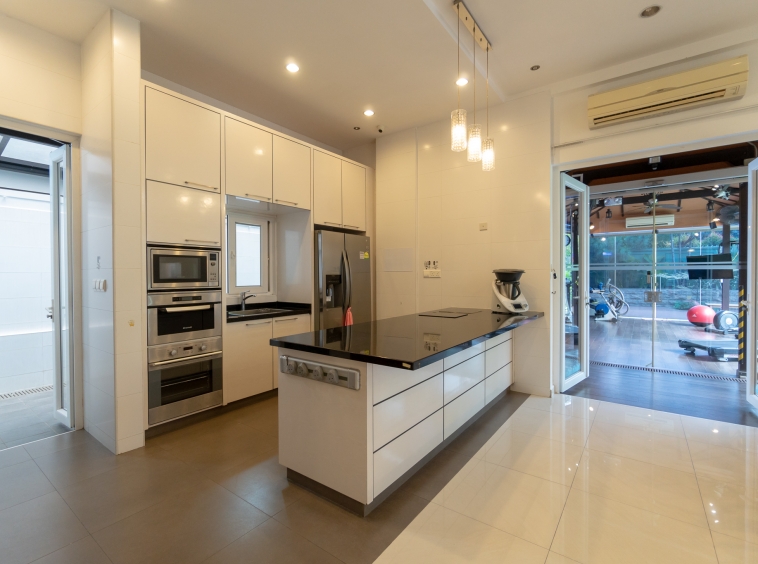 Selling Singapore