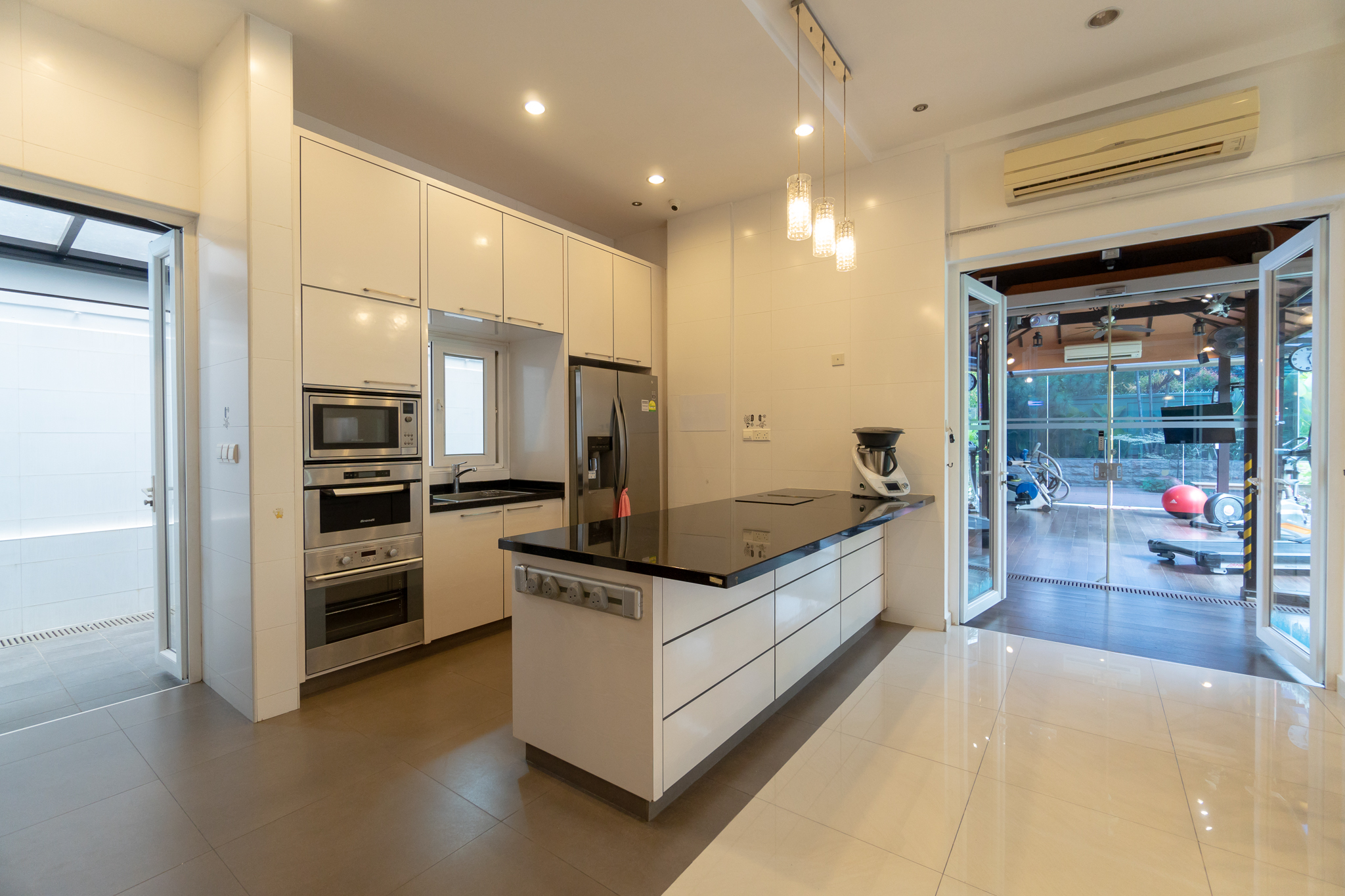 Selling Singapore