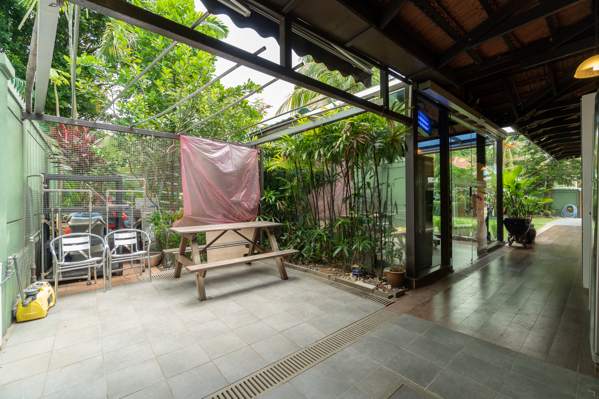 Selling Singapore
