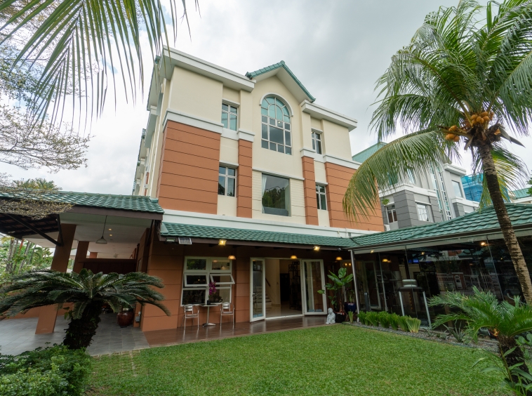 Selling Singapore