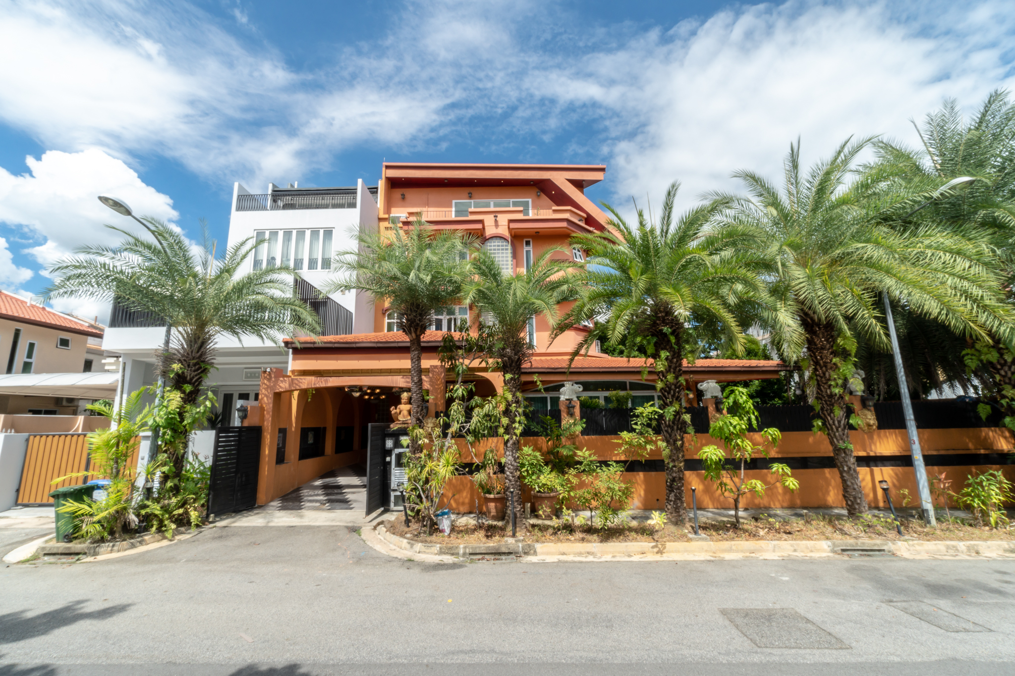 Jalan Senyum Selling Singapore