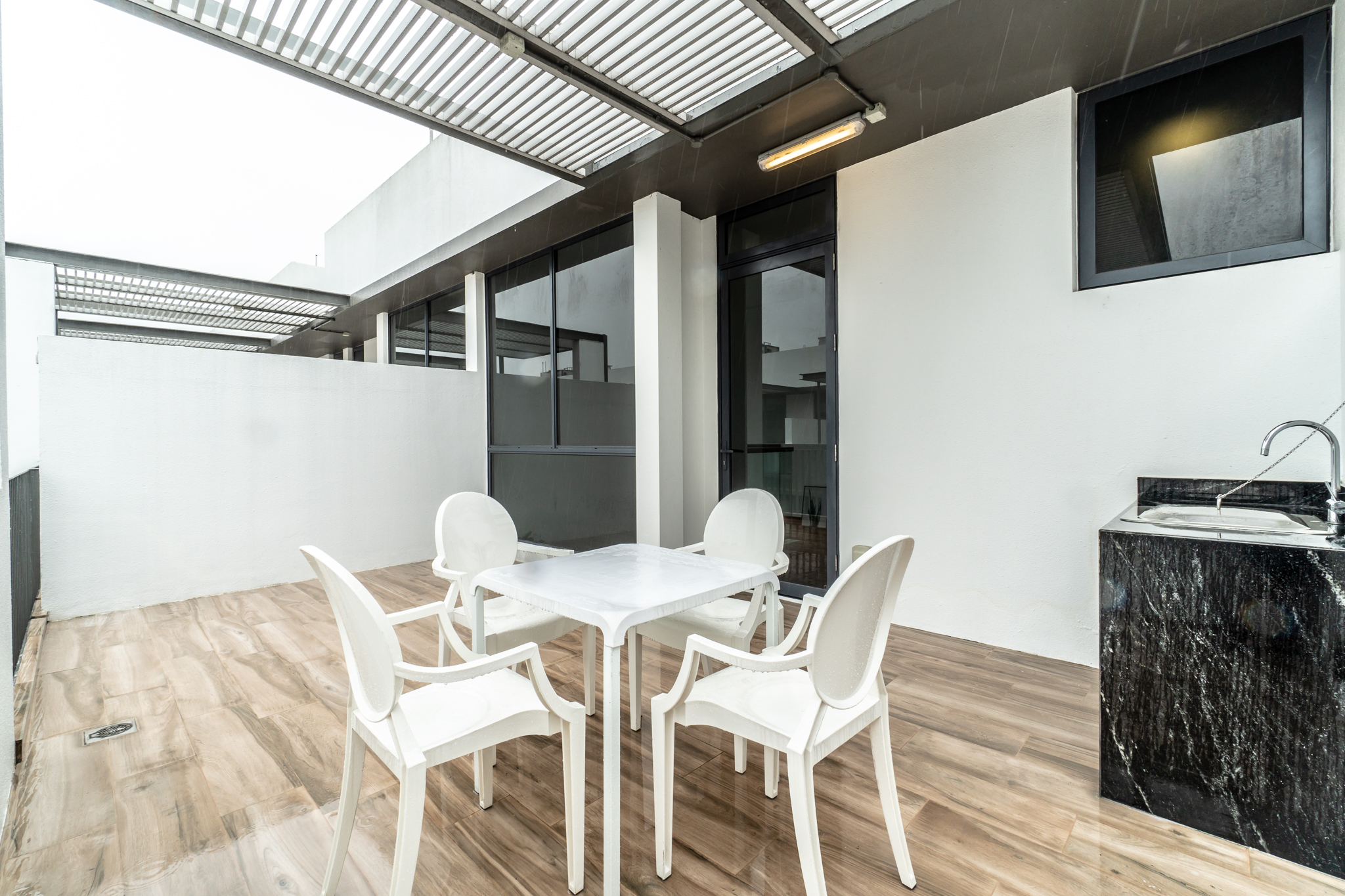 alana selling singapore