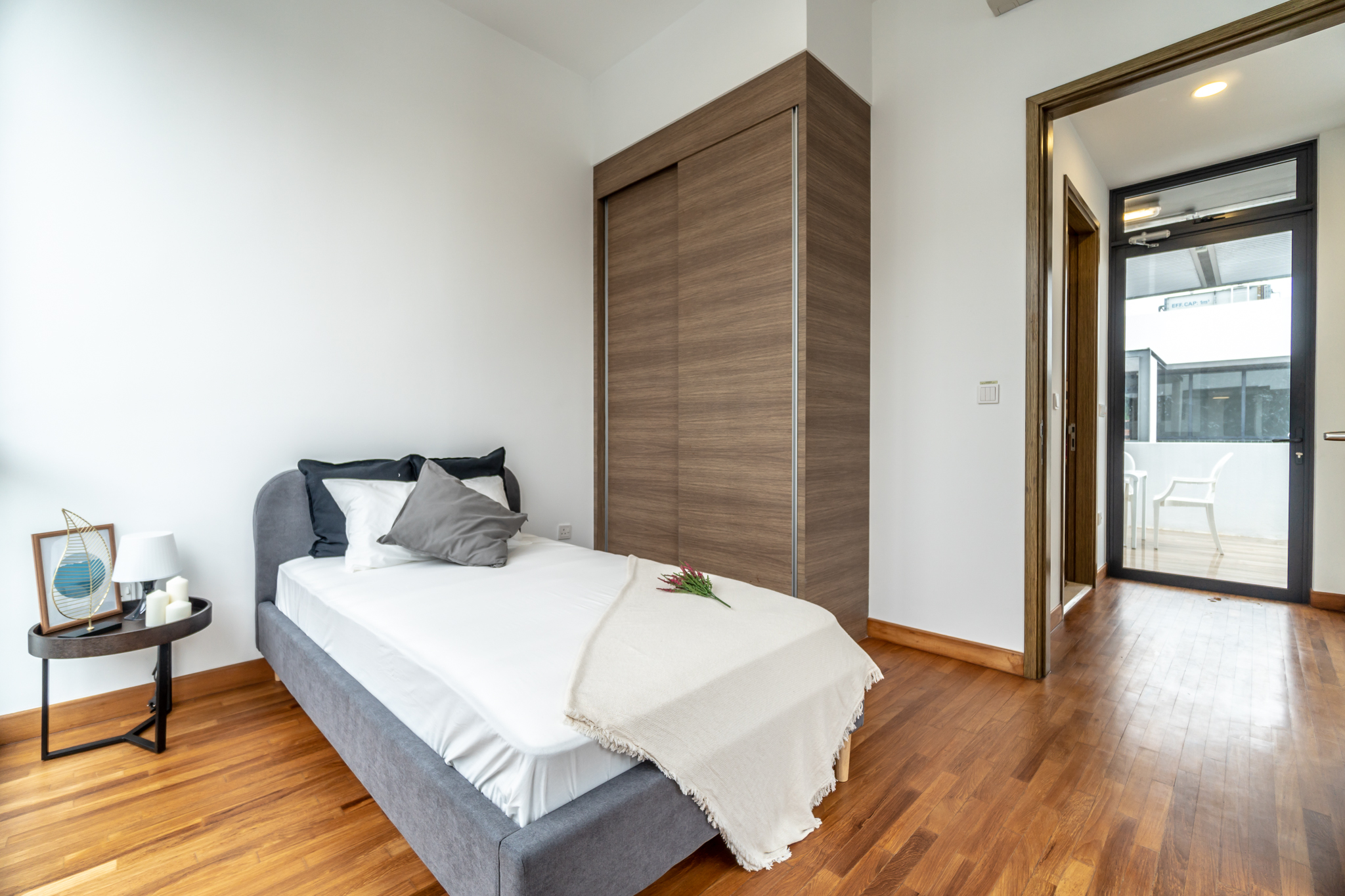 alana selling singapore