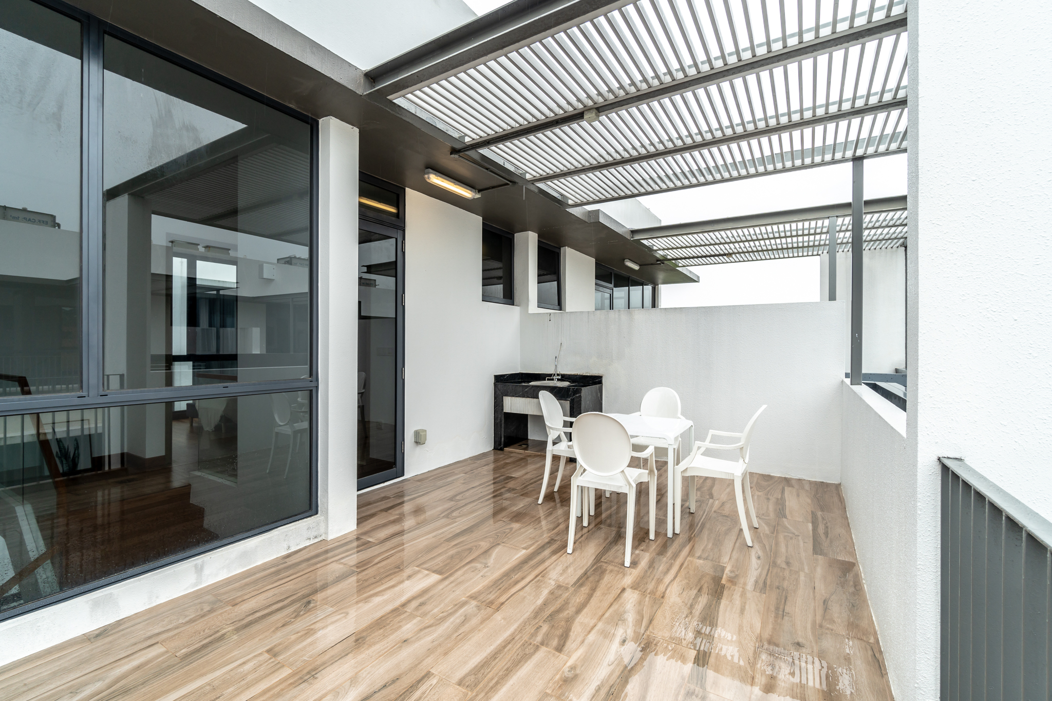 alana selling singapore