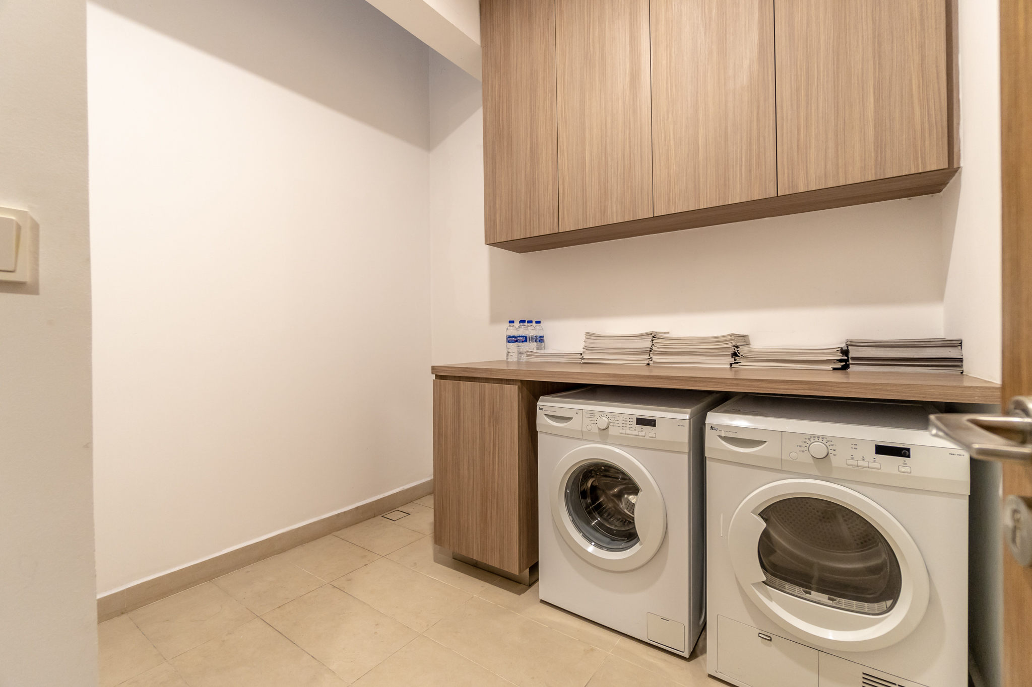 alana selling singapore