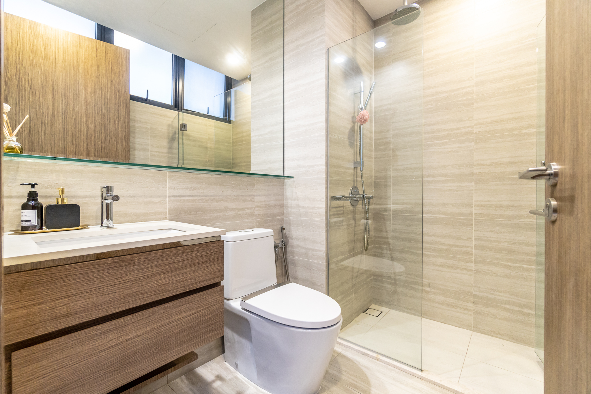 alana selling singapore