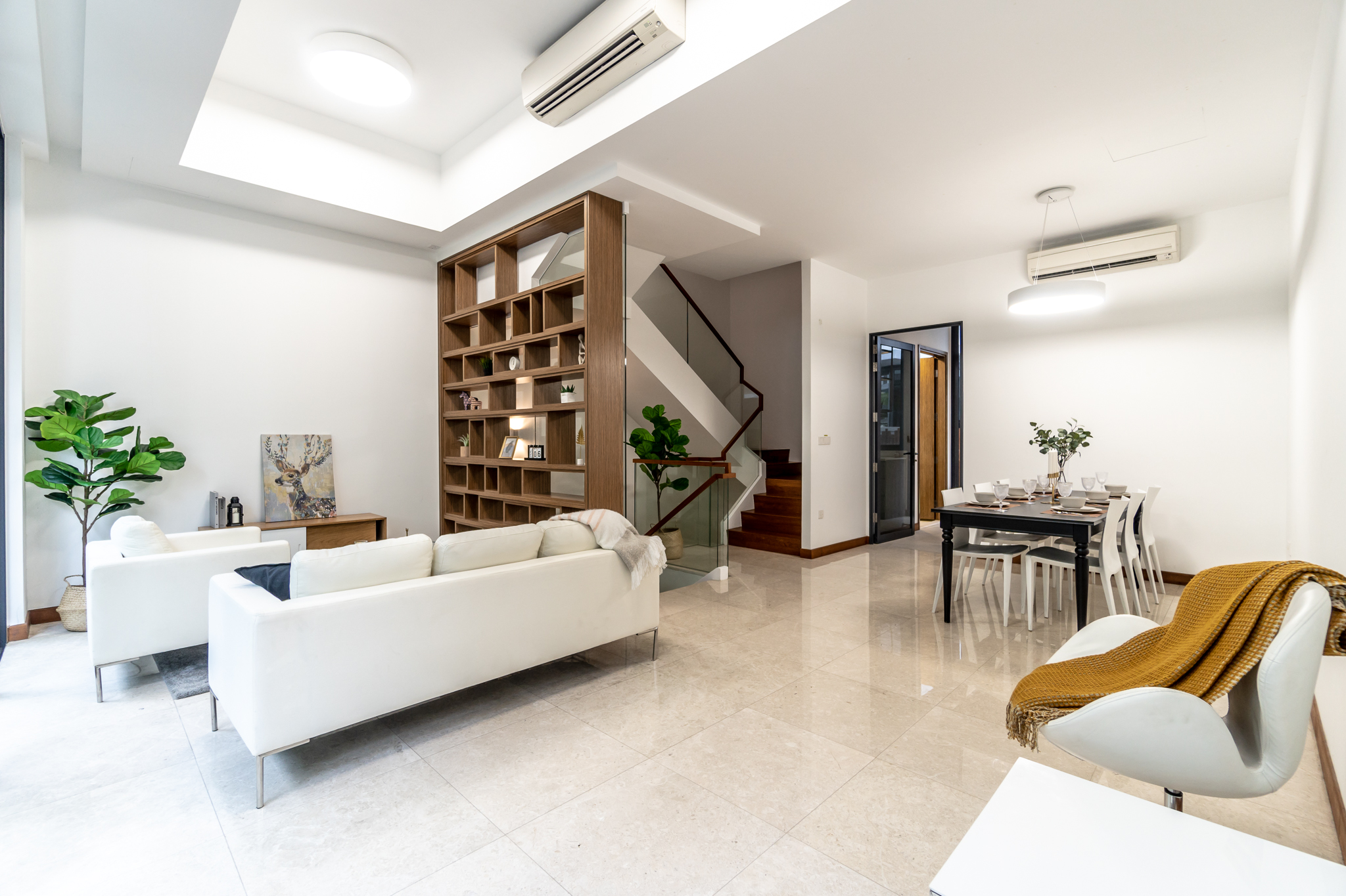 alana selling singapore