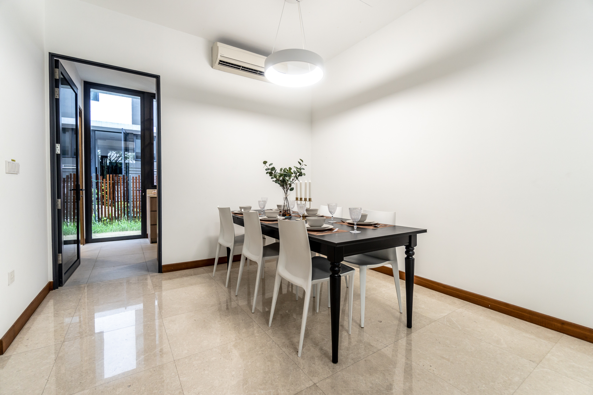 alana selling singapore