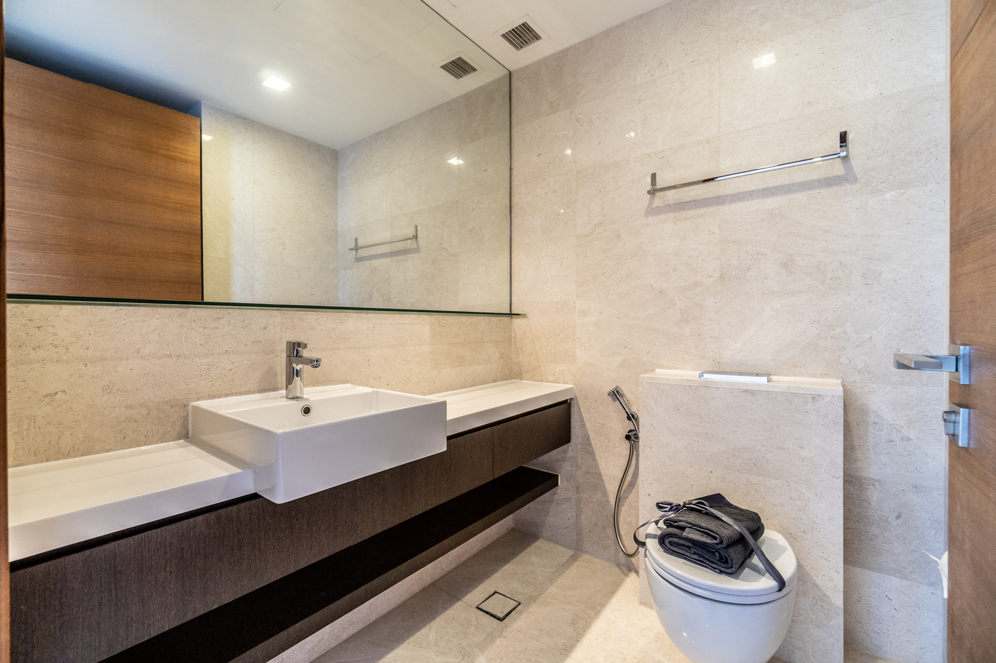 Altez 2 bed Selling Singapore